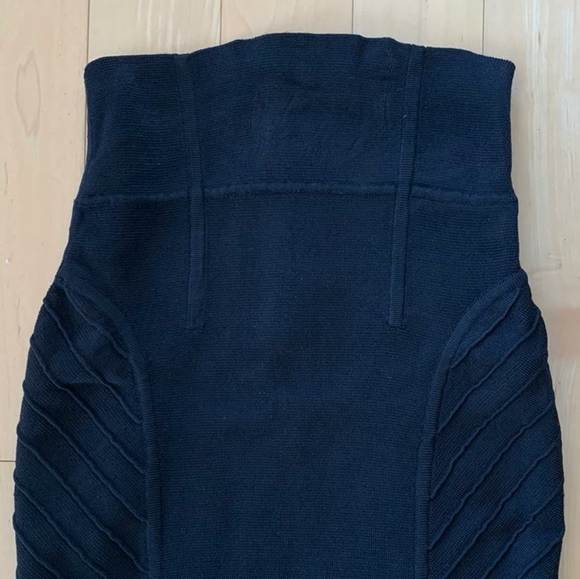 ARITZIA SKIRT - Picture 1 of 7